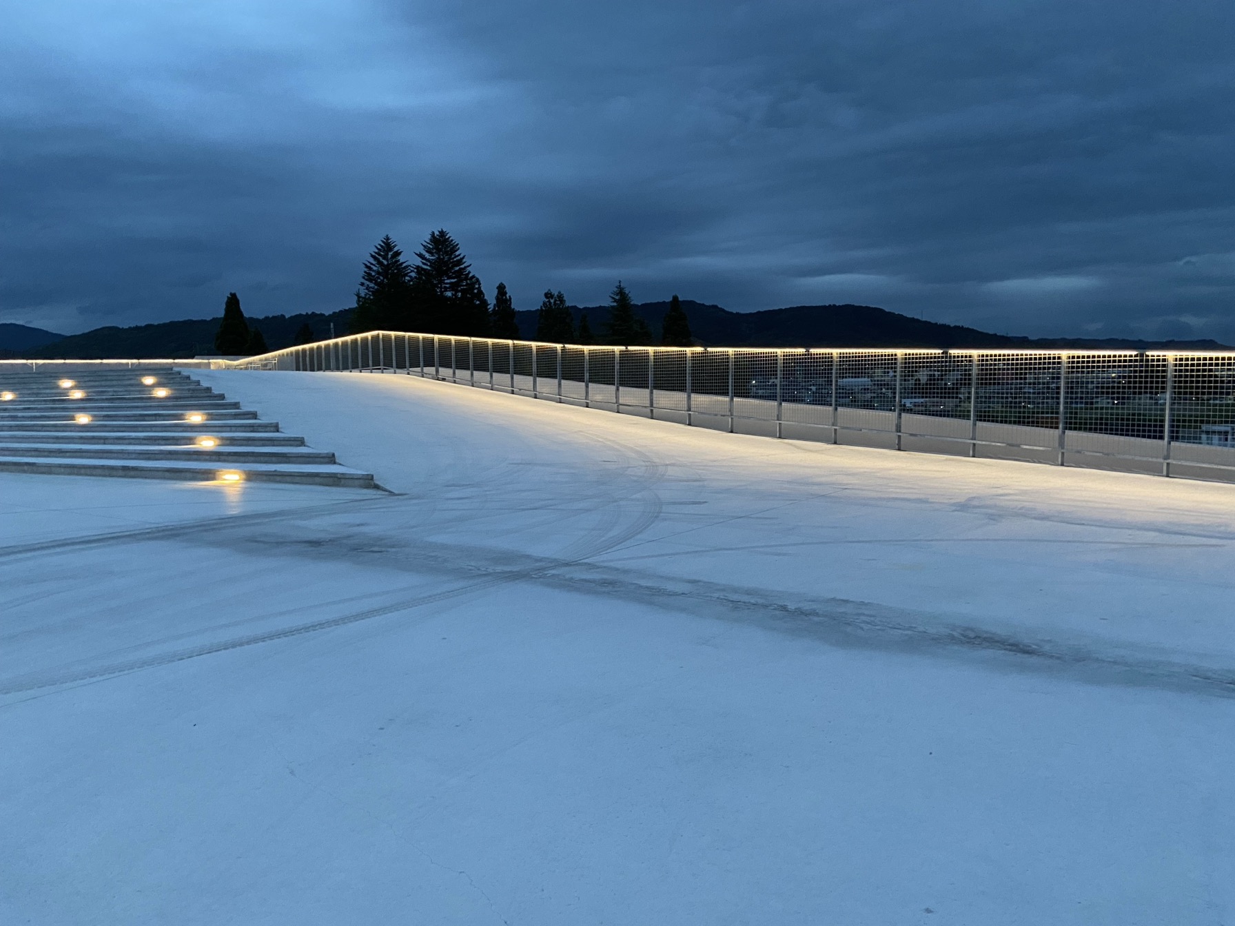 雪庇防止LED付フェンス